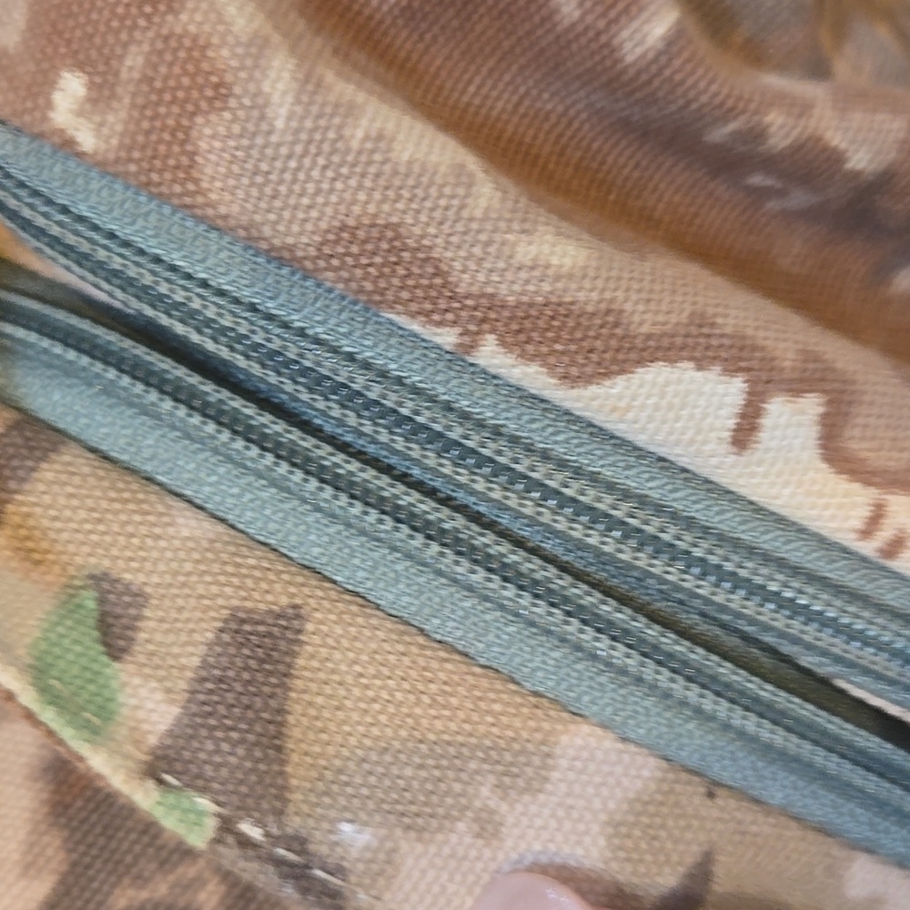 KAVU Cotton/Canvas Camouflage Design Print Multi-Zipper Pocket Rope Sling Bag - Picture 3 of 15